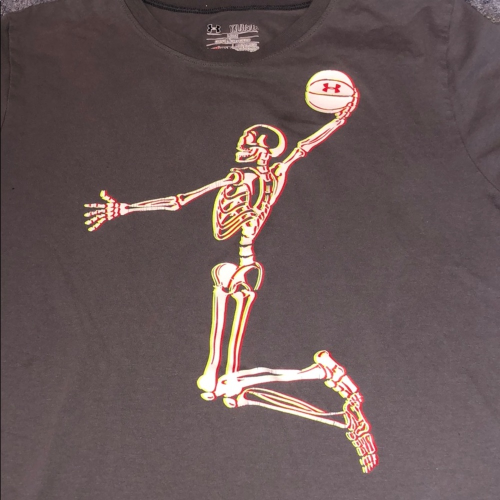 youth XL under armor t shirt